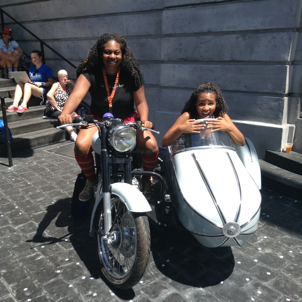 Diagon Alley: Sirius motor-bike harry potter world with NikkyJ and Outdoorsy Diva. Keep reading to get the best Universal Studios photos. Photo copyright ThemeParkHipster.