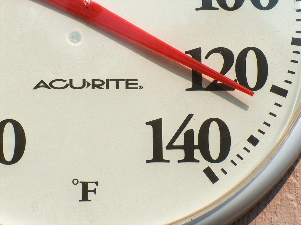 Temperature gauge with tips for theme park heat in florida