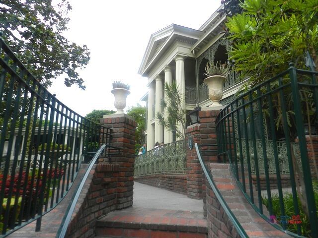 Haunted Mansion Secrets Disneyland. Keep reading for your own Disneyland Itinerary!