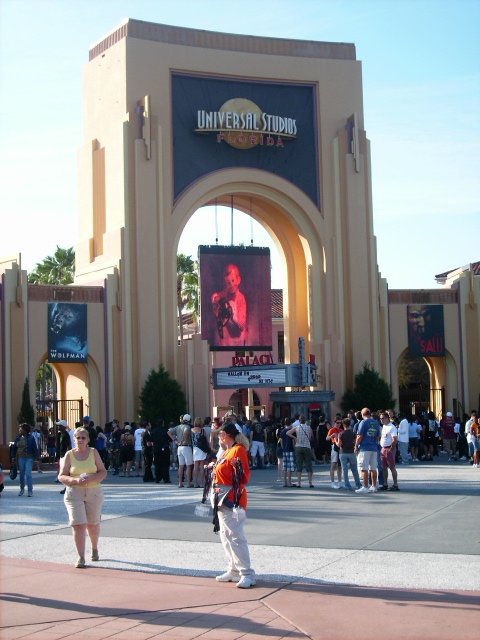 Universal Halloween Horror Nights 2009. Keep reading to know where to find the best cheap Halloween Horror Nights tickets and HHN discounts.