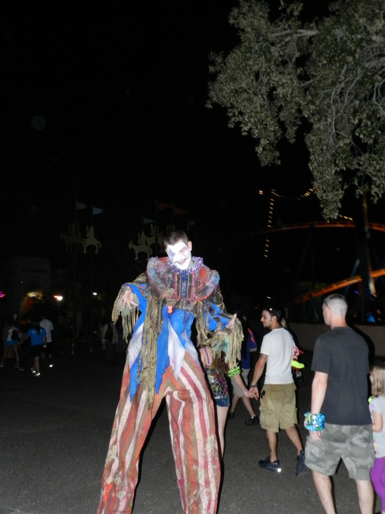 Howl-O-Scream 2012 Circus Superstitions Clown
