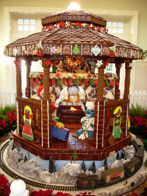 Natale al Disney's BoardWalk Inn Gingerbread Carousel con Stitch