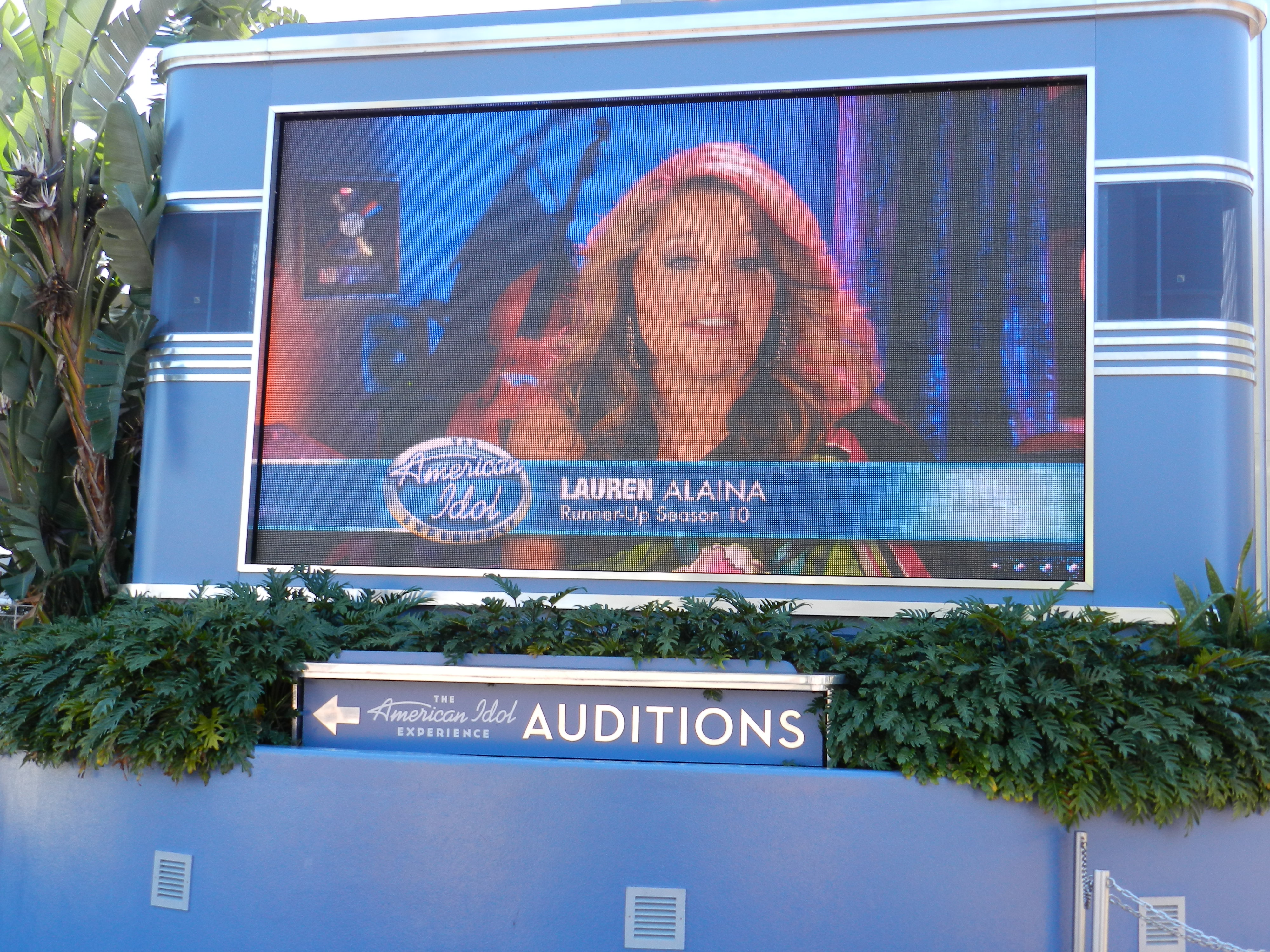 American Idol Experience Disney with Season 10 runner up Lauren Alaina