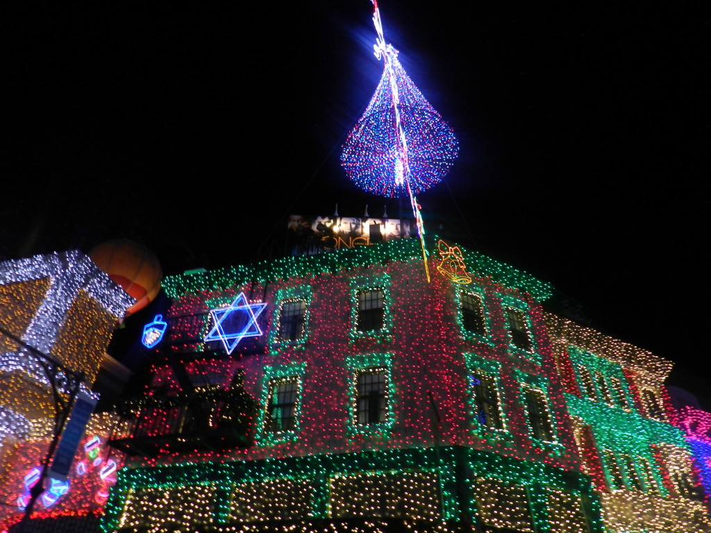 Christmas at Hollywood Studios: The Osborne Spectacle of Dancing Lights!