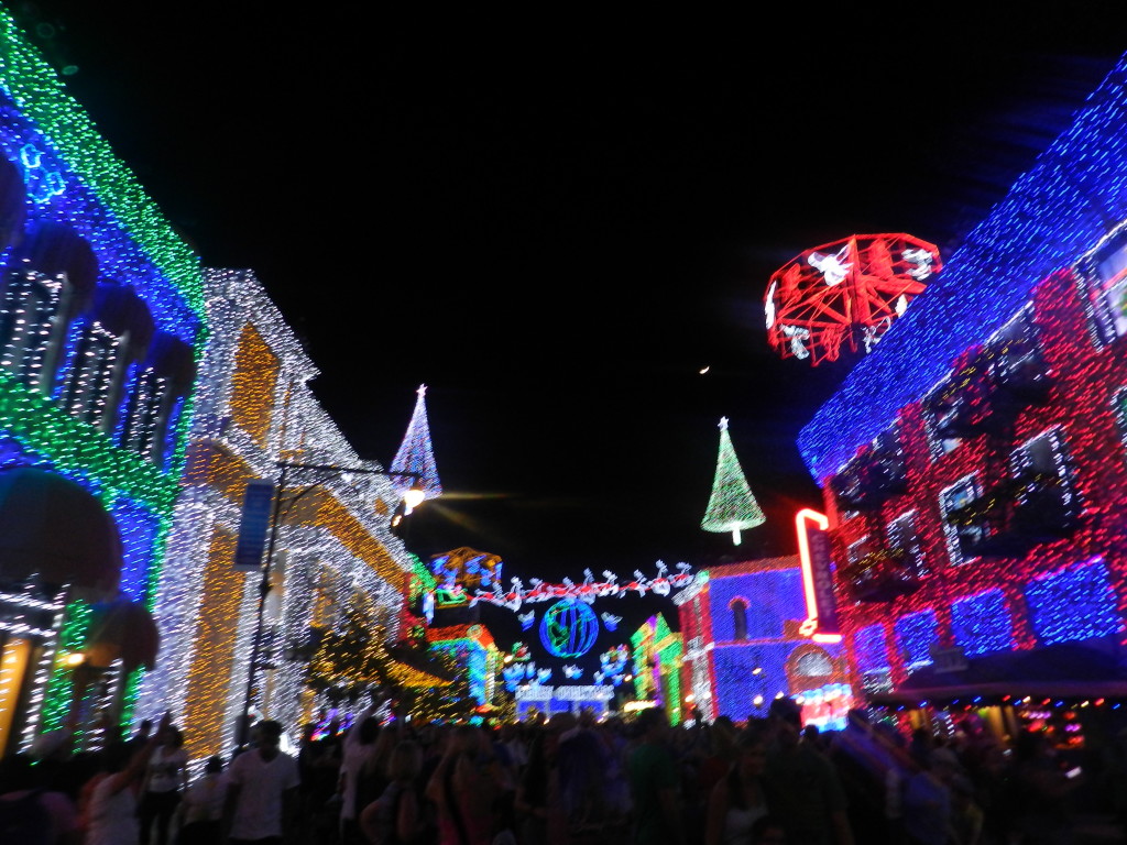 Christmas at Hollywood Studios: The Osborne Spectacle of Dancing Lights!