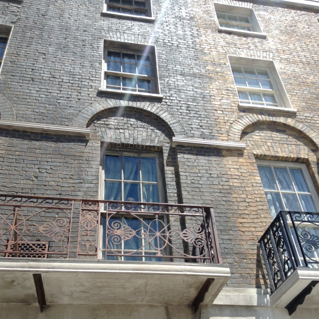 Diagon Alley Number 12 Grimauld Place with Kreature Globin in the Window Sirius House