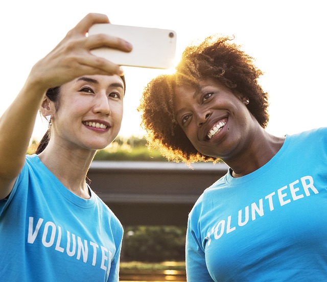 Volunteers for race taking selfies together, Keep reading to find out all you need to know about how to volunteer with runDisney.