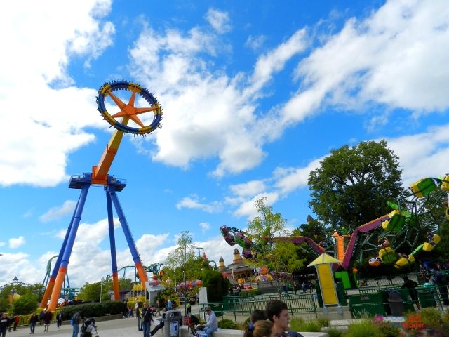 HalloWeekends amusement park rides MaXair