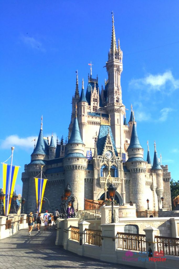 Día claro del Castillo de Cenicienta del Reino Mágico