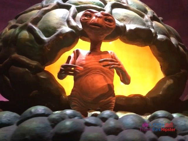 ET animatronic on the ride at Universal Studios on the Green Planet