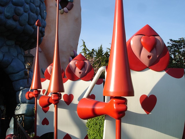 Shanghai Disneyland Alice in Wonderland Maze