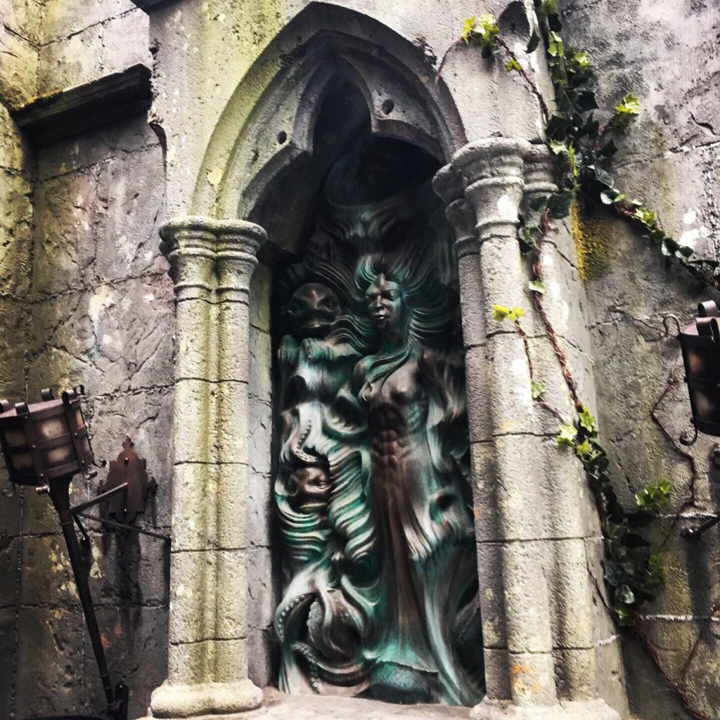 Hagrid roller coaster Merpeople statue. Keep reading to get the full guide to Hagrid's Magical Creatures Motorbike Adventure at the Wizarding World of Harry Potter.