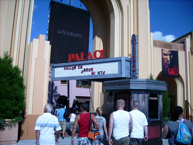 Halloween Horror Nights 2009. Keep reading to see is Halloween Horror Nights worth it?
