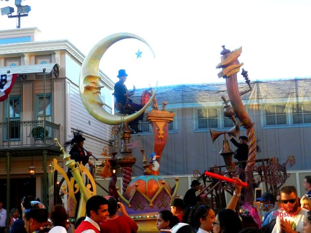 Disneyland Mary Poppins and Bert in Parade. Keep reading to get the best days to go to Disneyland and Disney California Adventure and how to use the Disneyland Crowd Calendar.