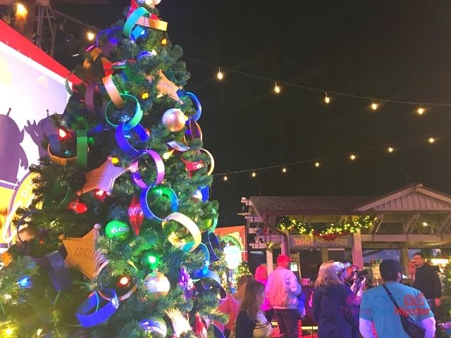 Disney Springs Christmas Tree Trail Toy Story. Keep reading to get the full guide on Christmas at Disney Springs!