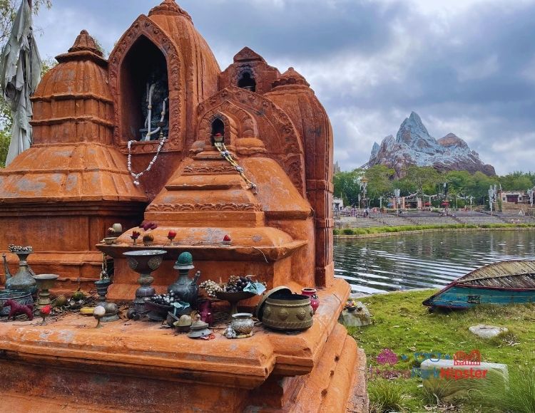 expedição Everest Temple View Animal Kingdom. Chuva no horizonte na Disney.