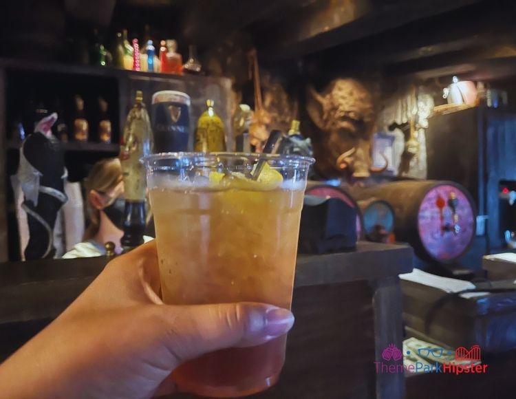 Hogshead with Long Island Ice Tea in Wizarding World of Harry Potter. Keep reading to get The Best Wizarding World of Harry Potter Itinerary.