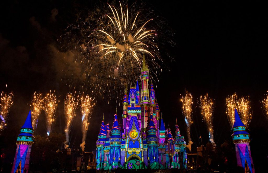 Disney Enchantment Fireworks Magic Kingdom Night Show. Keep reading to learn about free things to do at Disney World and Disney freebies.