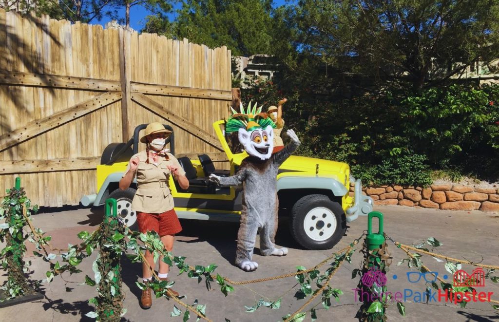 Madagascar King Julien at Universal Islands of Adventure. Keep reading to know where to find discount and cheap Universal Studios tickets.