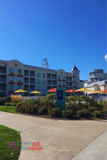 Hotel Breakers Pool Area in front of Lake Eerie. Keep reading to learn about the best hotels near Cedar Point and where to stay in Sandusky, Ohio.