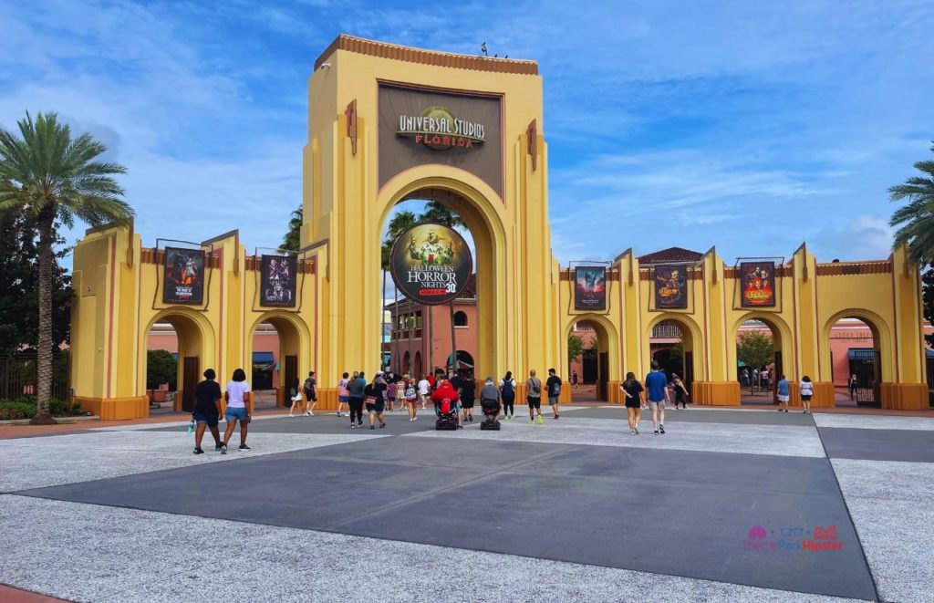 Universal Studios Halloween Horror Nights 30 Entrances to the Arches. Keep reading to see which is better howl o scream or Halloween Horror Nights. 