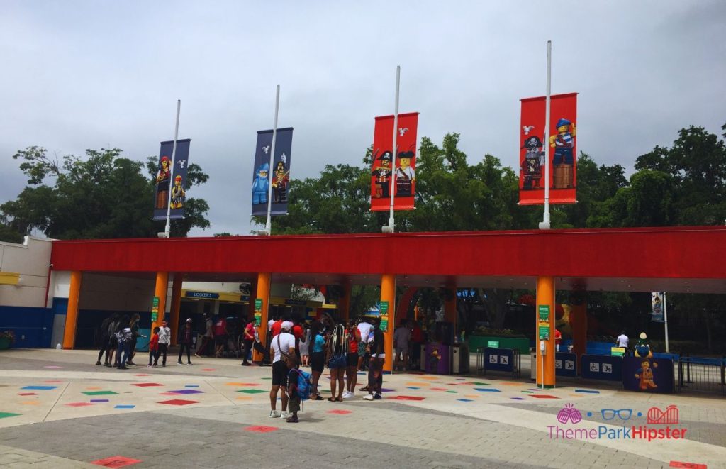 Legoland Florida Entrance. Keep reading to get the full guide to LEGOLAND Florida tips!