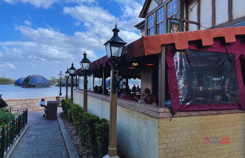 Epcot Rose and Crown Outdoor Seating Area at this Disney Restaurant. Keep reading to get the full guide and review to Rose and Crown Dining Room and Pub at Epcot in Walt Disney World Resort.