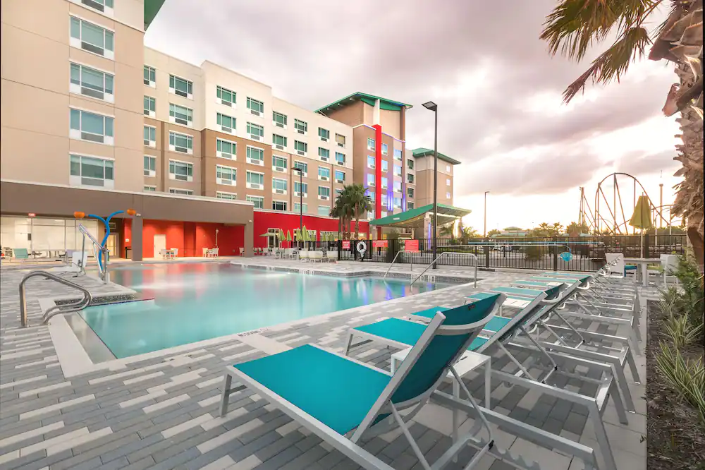 Holiday Inn Express and Suites Orlando. Best hotels near SeaWorld Orlando.