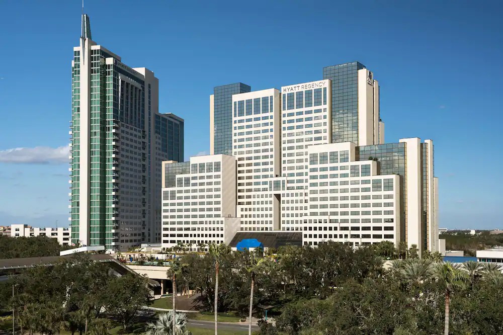 Hyatt Regency Orlando. Keep reading to learn about the best cheap hotels near SeaWorld Orlando.