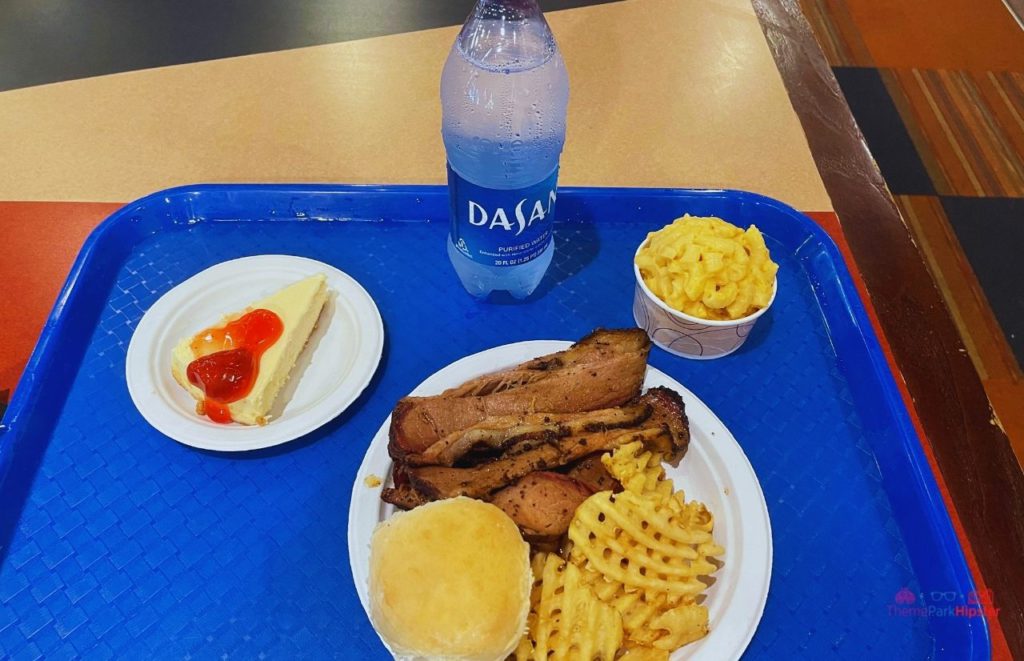 SeaWorld Orlando Brisket and Fries with mac n cheese with cheesecake. Keep reading to learn more about the best SeaWorld Orlando restaurants.