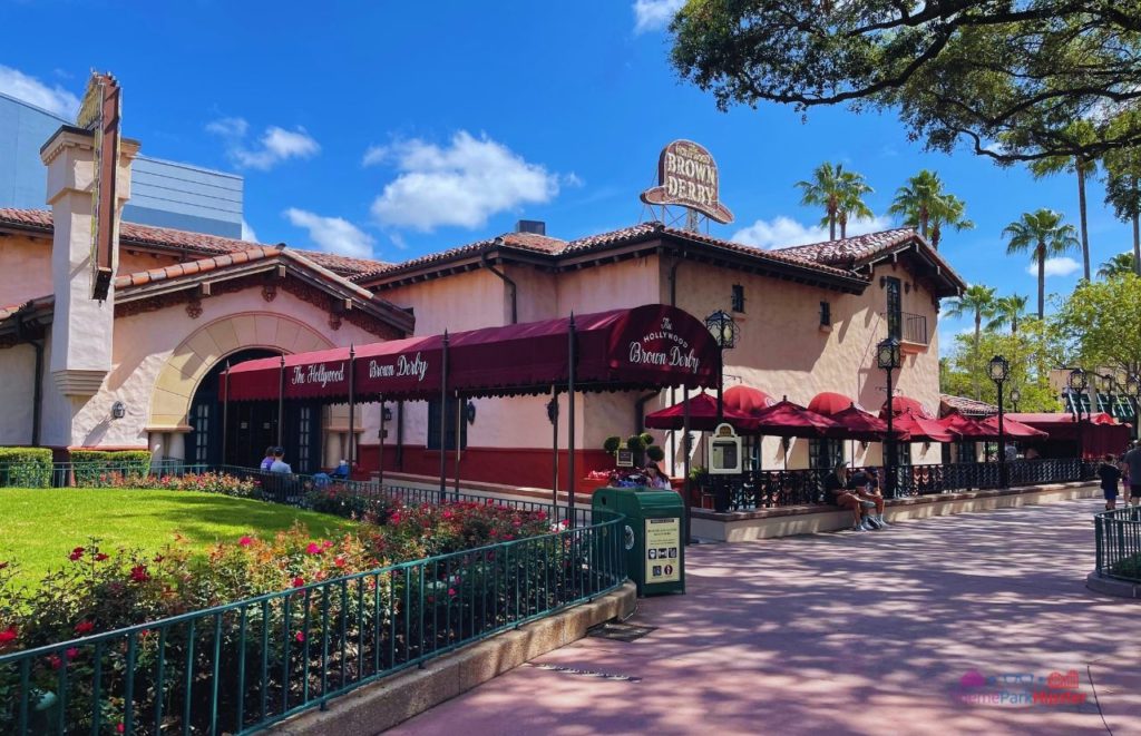 The Hollywood Brown Derby Lounge in Hollywood Studios Entrance. Keep reading to learn about where to get the best drinks at Hollywood Studios.
