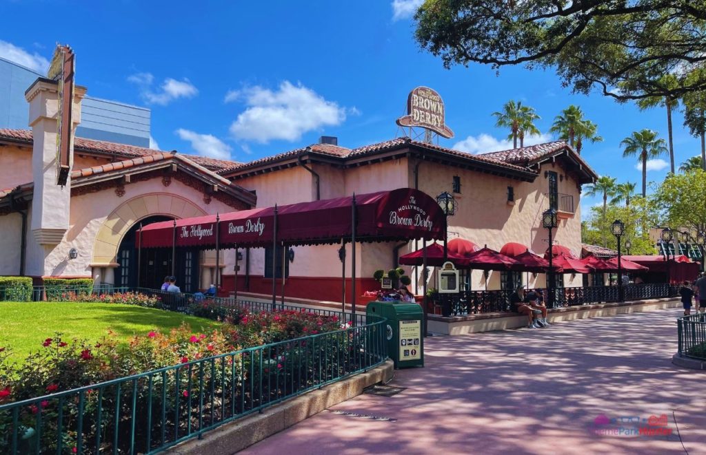 The Hollywood Brown Derby Lounge in Hollywood Studios Entrance. Keep reading to learn about where to get the best drinks at Hollywood Studios.