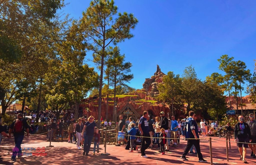 Disney Magic Kingdom Long Line on Crowded day for Splash Mountain Frontierland. Keep reading to figure out which is better for Space Mountain Disneyland vs Disney World.