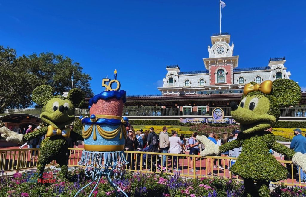 Disney Magic Kingdom Minnie Mouse and Mickey Mouse 50th Anniversary Topiary Best Way to Do the Magic Kingdom