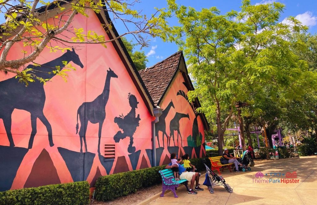 Busch Gardens Tampa Bay Crowd Calendar on a busy day. Animal mural in Sesame Street Land. Keep reading to get the best days to go to Busch Gardens and to know how to use the Busch Gardens Crowd Calendar.