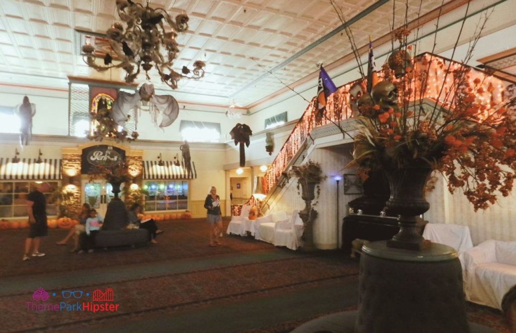 Cedar Point Hotel Breakers Lobby with Perkins Restaurants