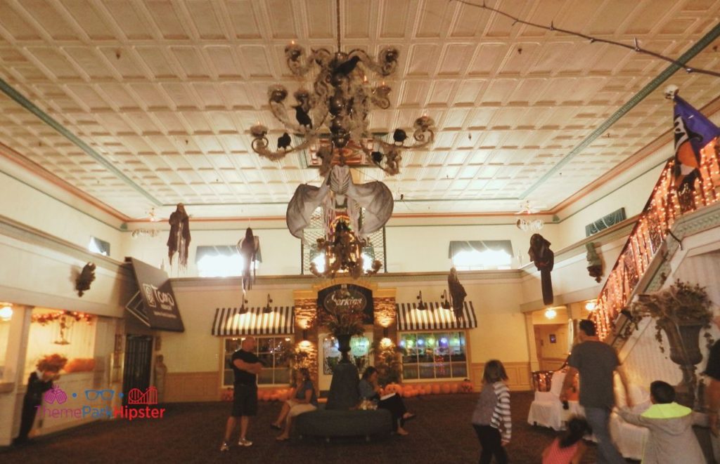 Cedar Point Perkins Restaurant at Hotel Breakers. Keep reading for more Cedar Point tips and tricks for beginners.