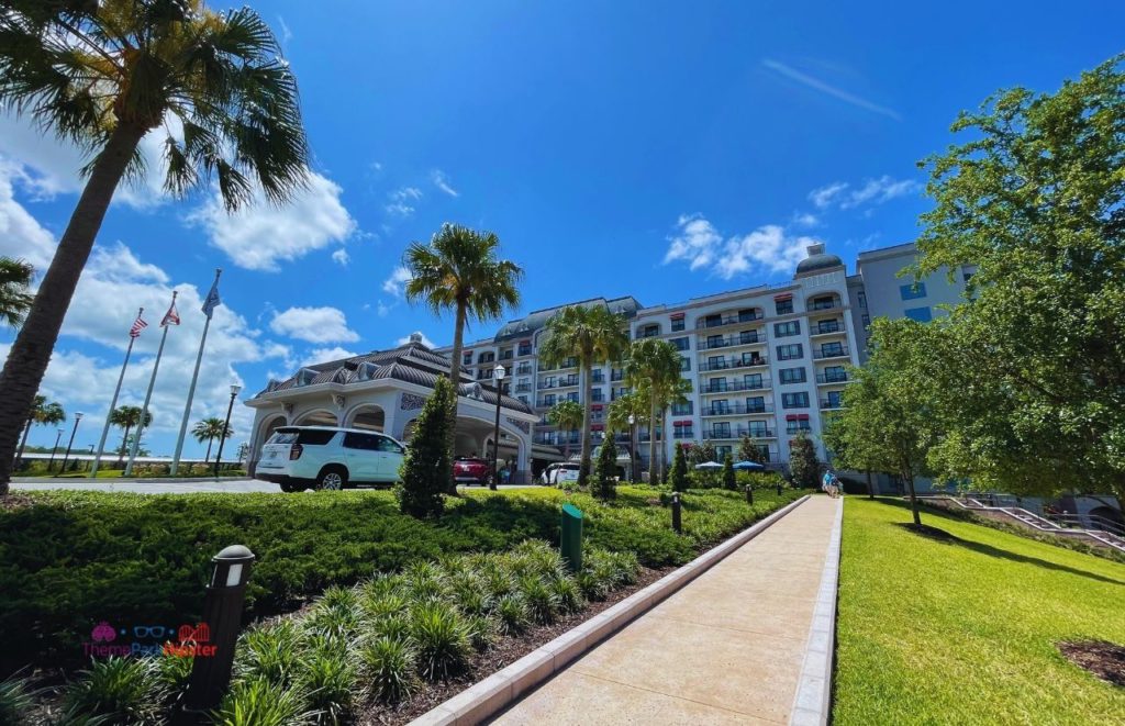 Disney Riviera Resort walking up to hotel