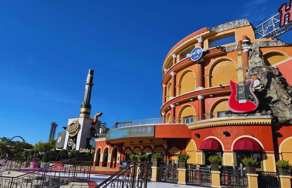 Universal Orlando Resort Toothsome's Chocolate Emporium and Hard Rock Cafe in Citywalk. Keep reading to learn about the Universal Studios Crowd Calendar.