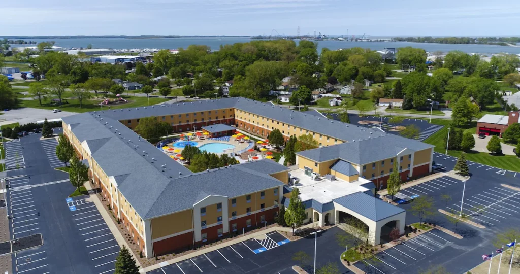 Cedar Point's Express Hotel Exterior View of Sandusky Ohio. Keep reading to learn about the best hotels near Cedar Point and where to stay in Sandusky, Ohio.