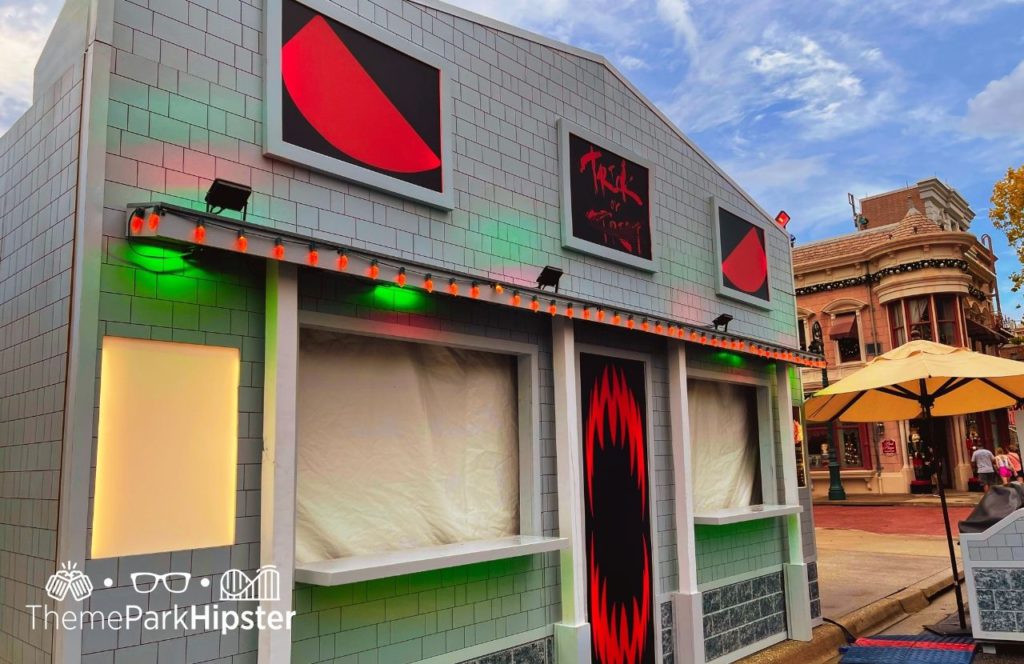 Food Trick or Treat Booth HHN 31 Halloween Horror Nights 2022 Universal Orlando. Keep reading to learn about the best Universal Studios Halloween Horror Nights food and drink that you must try!