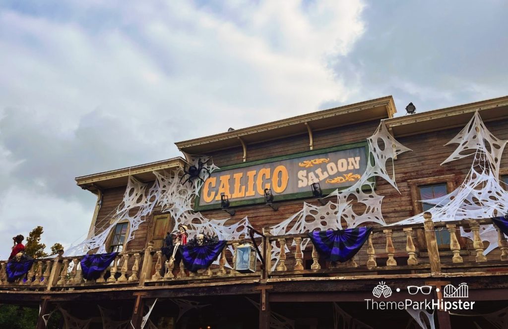 Calico Saloon Entrance Knott's Berry Farm at Halloween Knott's Scary Farm. Keep reading to get the best food at Knott's Berry Farm and the best things to eat.