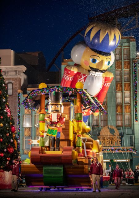 Christmas at Universal's Holiday Parade featuring Macy's with Giant Nutcracker Man Float in the Air. Keep reading to get the best things to do at Universal Studios Florida.