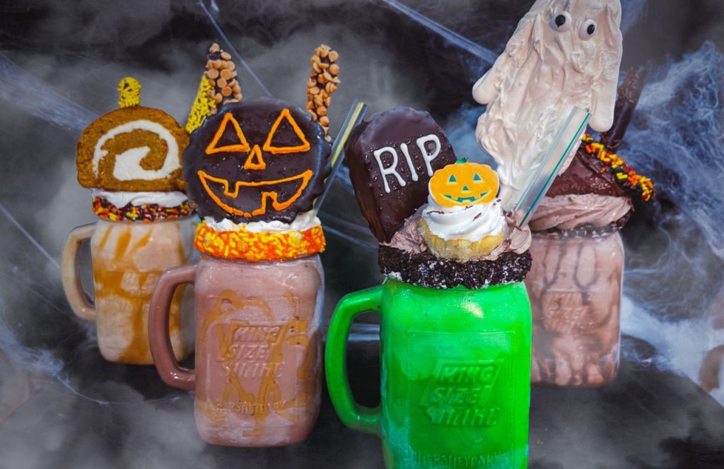King Size Shakes Halloween at Hersheypark Dark Nights Food. Keep reading to get the best Hersheypark food and the best things to eat.