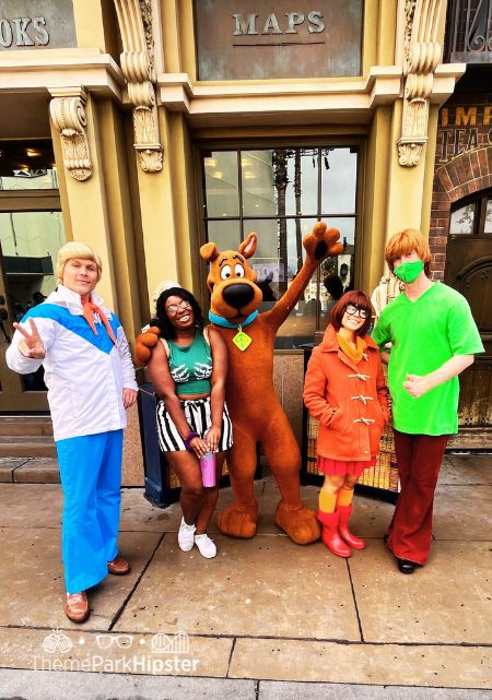 Victoria Wade Meeting Scooby Doo characters Universal Studios Hollywood Halloween Horror Nights. Keep reading to get the full guide on which is better Disneyland vs Universal Studios Hollywood.