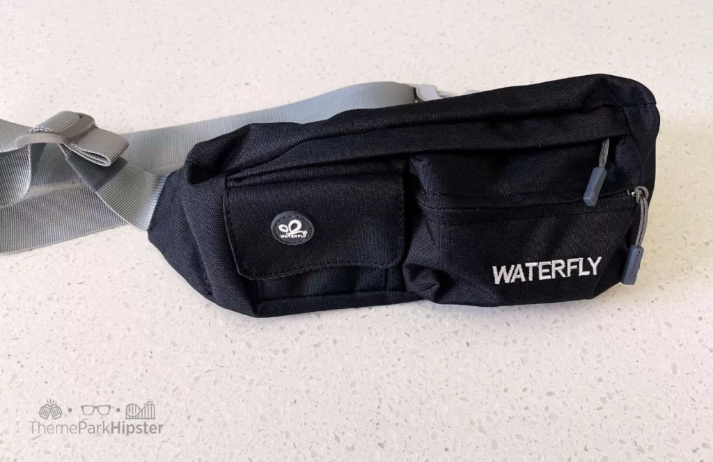 One of the best fanny packs for theme park is Waterfly gray waist pack. Keep reading to get the best Hersheypark park packing list and checklist for your bag.