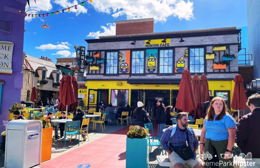 Universal Studios Hollywood Despicable Me Minion Cafe. Keep reading to know what to wear to Universal Studios Hollywood and how to choose the best outfit.