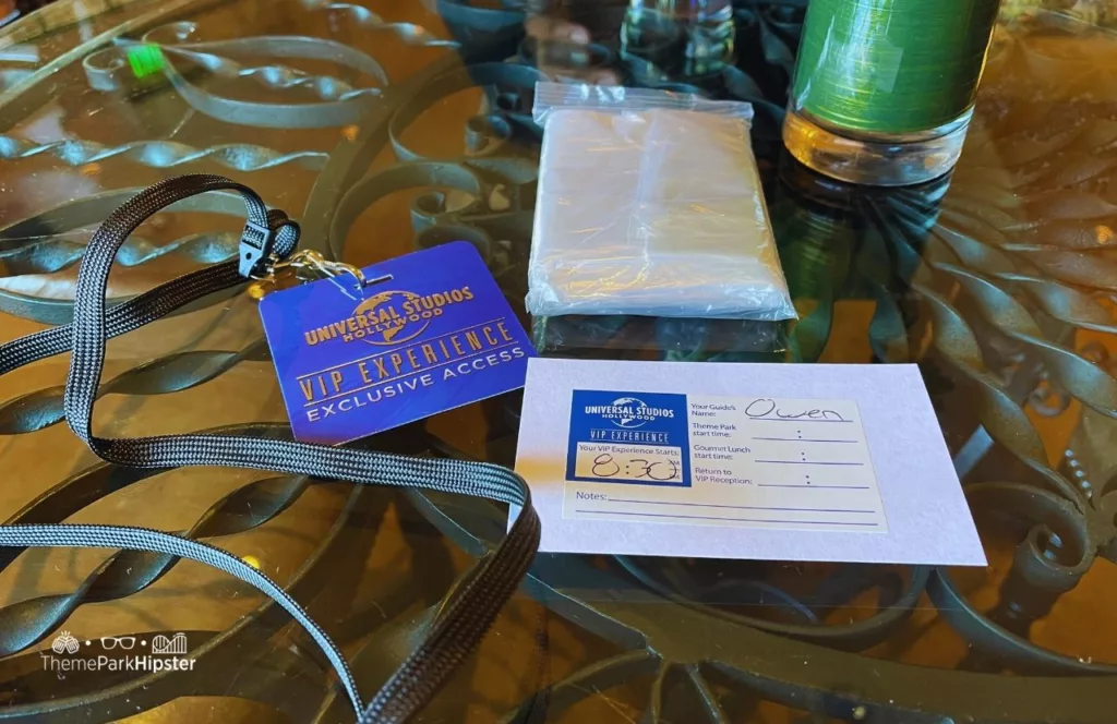 Universal Studios Hollywood VIP Experience Lanyard and Poncho. Keep reading to know what to wear to Universal Studios Hollywood and how to choose the best outfit.