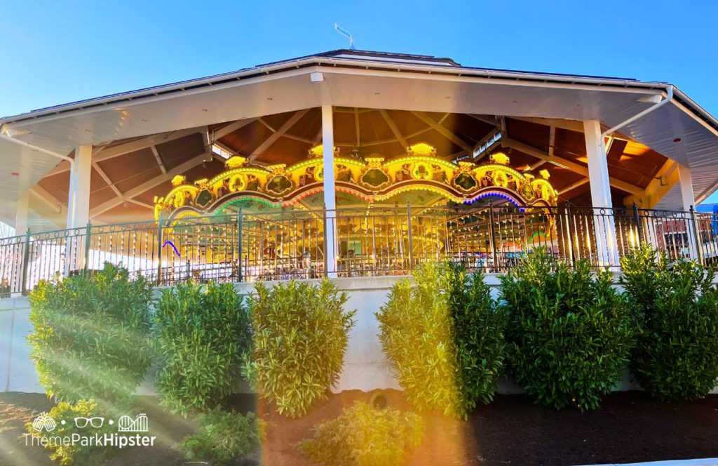 Hersheypark Carousel. Keep reading to get the best Hersheypark park packing list and checklist for your bag.