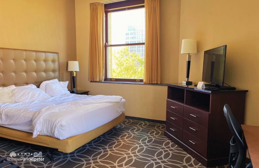 One of the best things to do in Cleveland, Ohio Downtown Drury Inn Hotel suite room. Keep reading to learn more about how to get from Cleveland to Cedar Point.